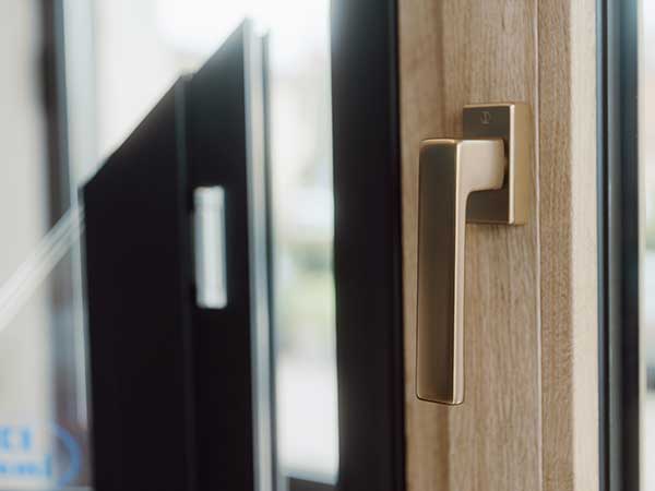 maniglia-effetto-ottone-per-serramenti-pvc