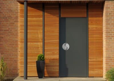 portoncino-ingresso-su-misura-con-profilo-veka